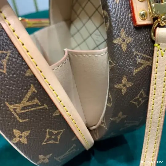 AAA Replica Ru BOITE Vuitton Louis PETITE CHAPEAU 0624